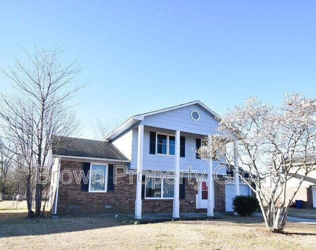 Building Photo - 7817 Gallant Ridge Dr