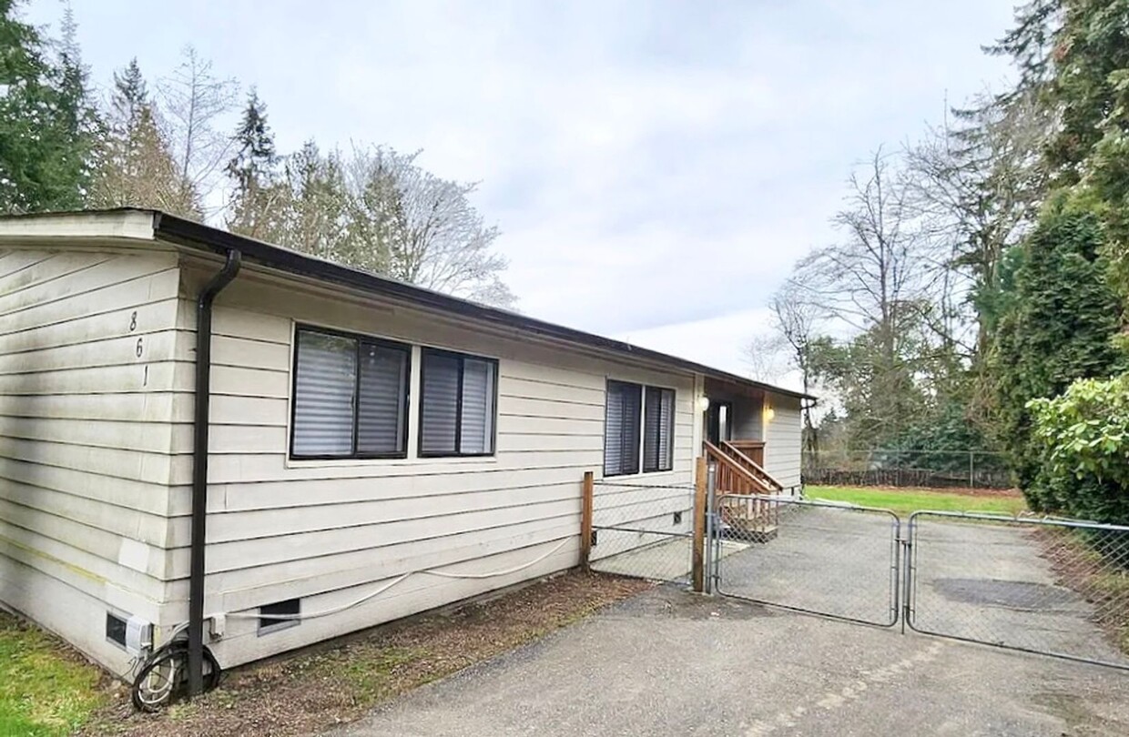 Building Photo - House on private dead-end road in Port Orc...