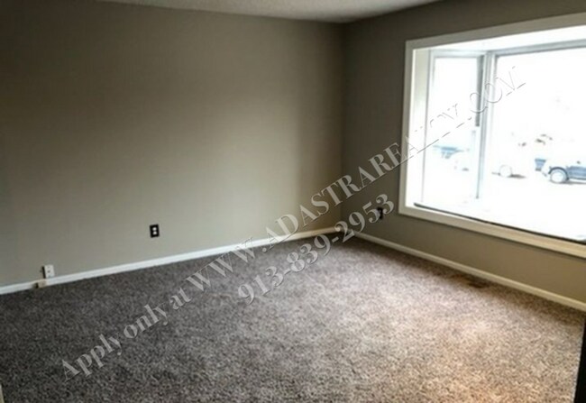 Foto del edificio - Nice 3 Bed 1.5 Bath Duplex in KCMO-Availab...