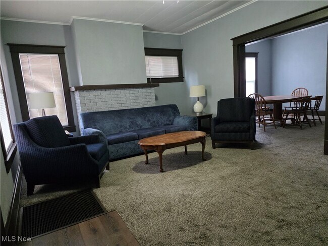 Foto del edificio - 823 Beatty Ave