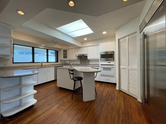 Kitchen w/ walk-in pantry - 45-560 Kiani St