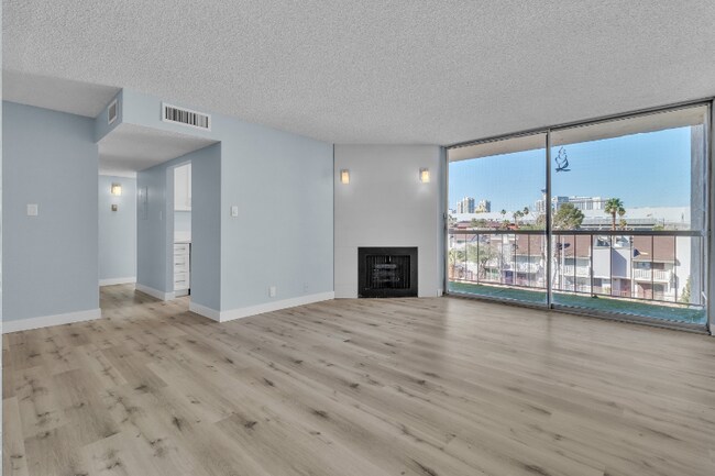 Foto del edificio - 725 N Royal Crest Cir