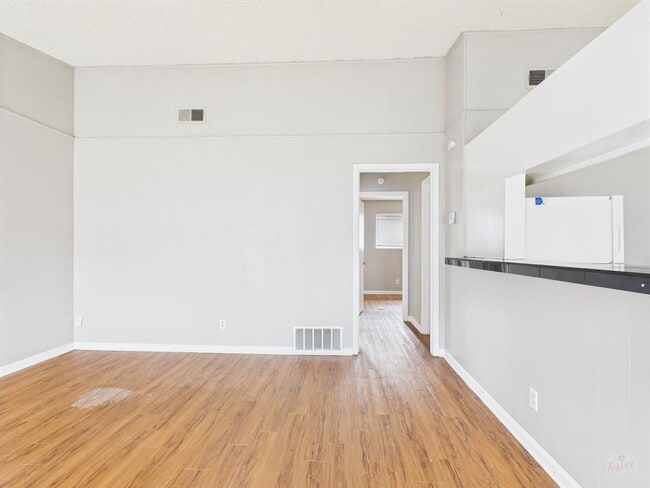 Building Photo - 616 W 51st St