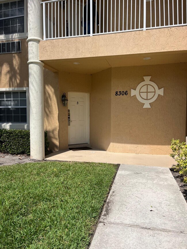 Foto del edificio - 8306 Mulligan Cir