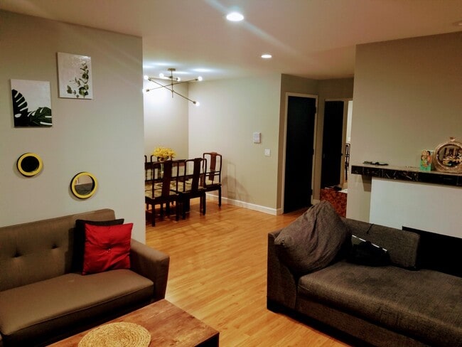Foto del edificio - 735 Plum Tree Ct