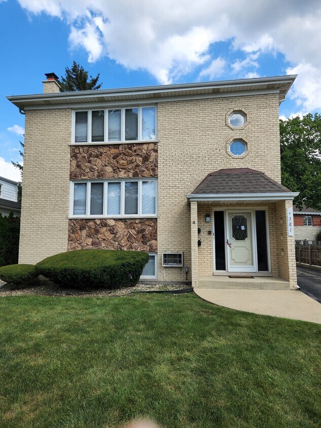 Foto principal - 4381 Woodland Ave