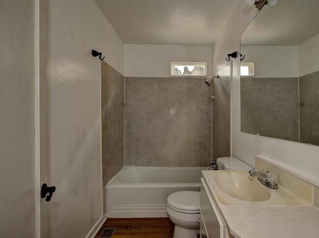 Foto del edificio - 23 E Ada Ave