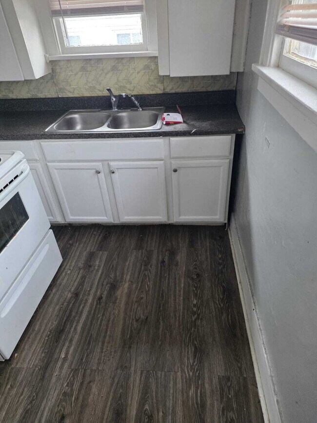 Foto del edificio - 2-Bedroom Gem on Barrie Avenue – Perfectly Quaint Living in Flint!