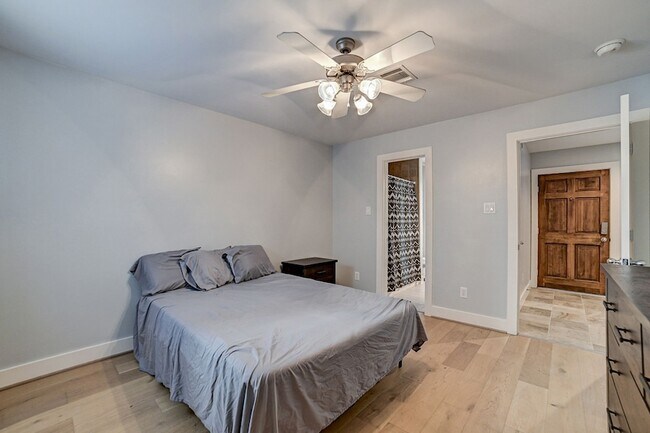 Foto del edificio - 5838 Larkin St
