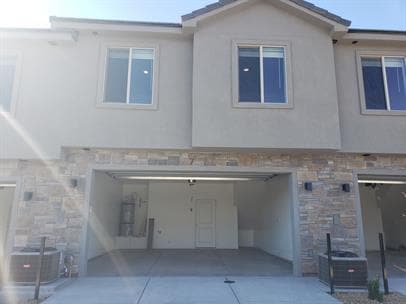 Building Photo - Azalea Townhomes Poolside Living 3 Bed 2.5...