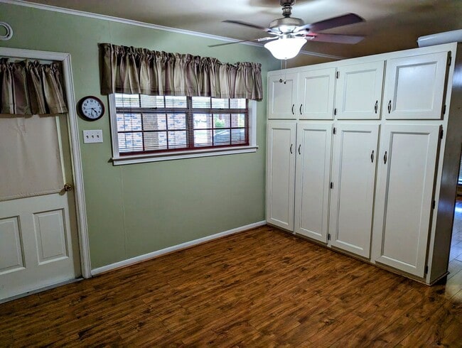 Building Photo - Charming 4/2 near River Ranch