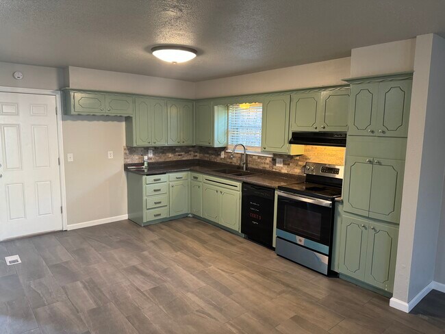 Building Photo - 201 Del Mar Dr