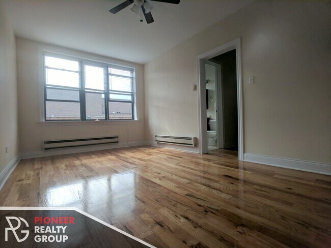 Foto del edificio - 814 W Diversey Pky
