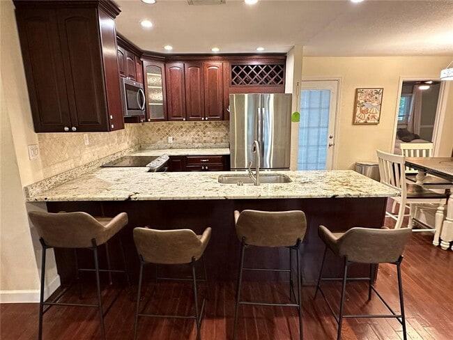 Foto del edificio - 3324 Briarwood Ln