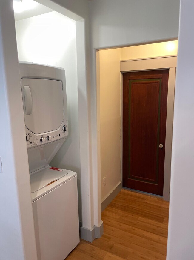 Washer and Dryer - 1120 N Westmoreland Ave