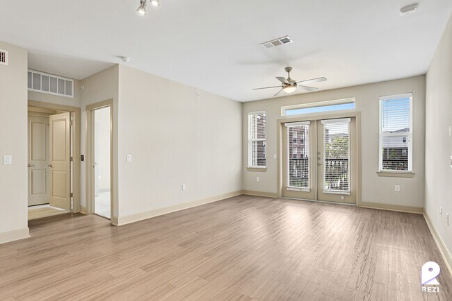 Foto del edificio - 3300 Bay Area Blvd