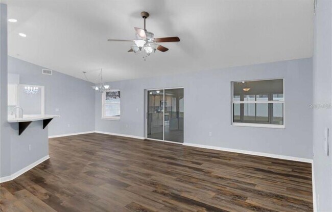 Foto del edificio - 3570 Manor Loop