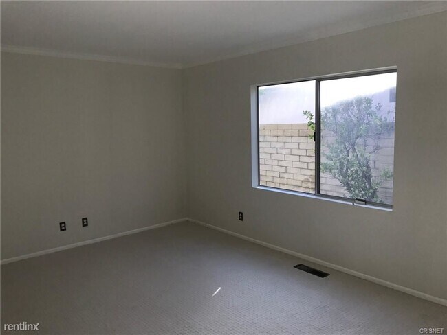 Building Photo - 3 br, 3 bath House - 20193 Adele Dr