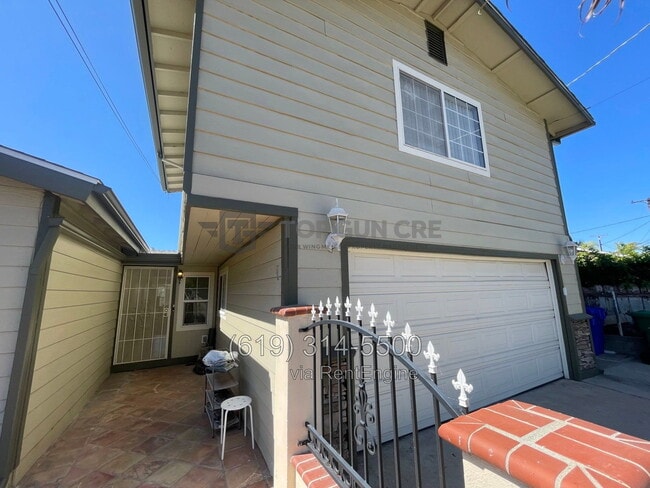 Building Photo - 2430 Bartel St