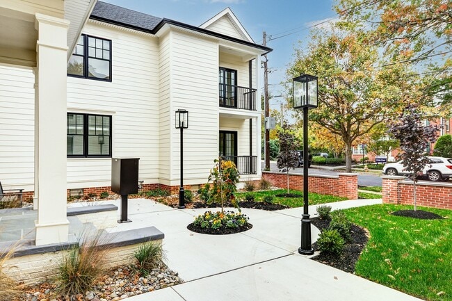 Building Photo - 20 E Redman Ave