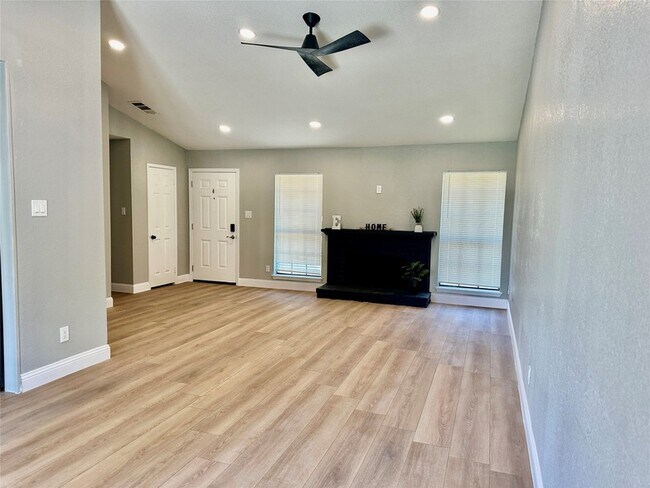 Foto del edificio - 4428 San Fernando Ln