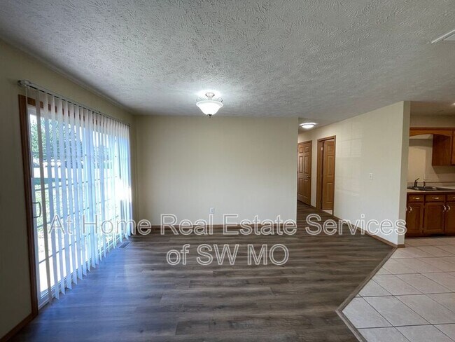 Foto del edificio - 4351 S Farm Rd 125