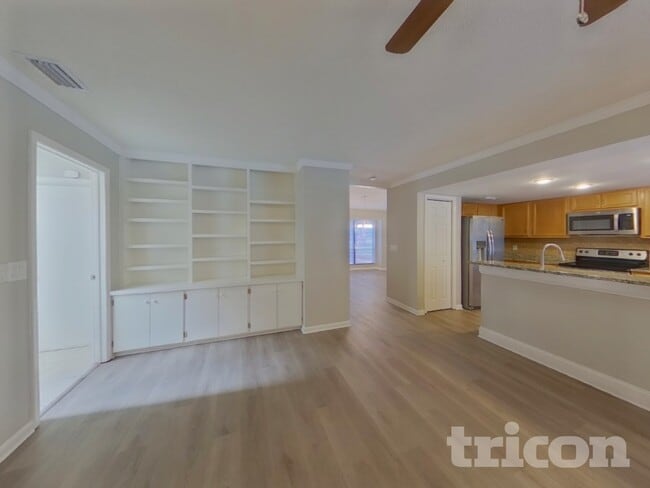 Building Photo - 15803 Hampton Village Dr