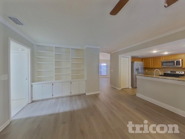 Foto del edificio - 15803 Hampton Village Dr