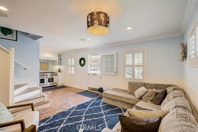 Building Photo - 2128 Miramar Dr