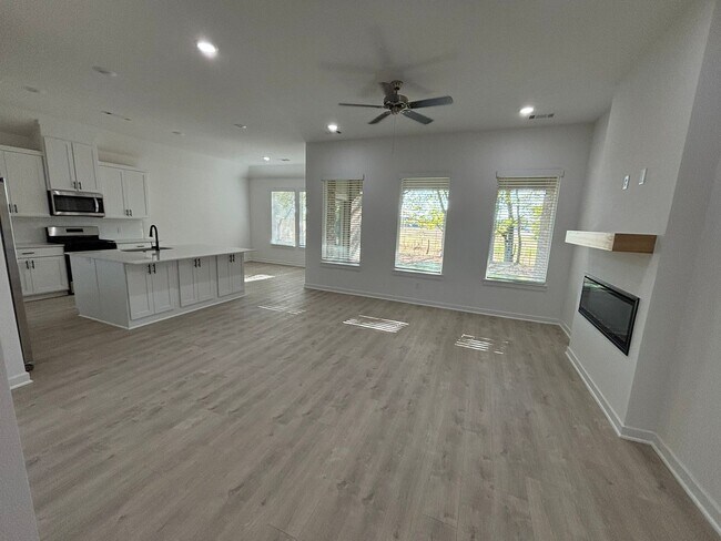 Foto del edificio - Coming Soon! Newer Construction!! 4 Bedroo...