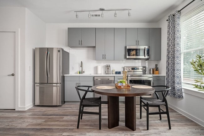 Foto del edificio - 542 Boulevard NE