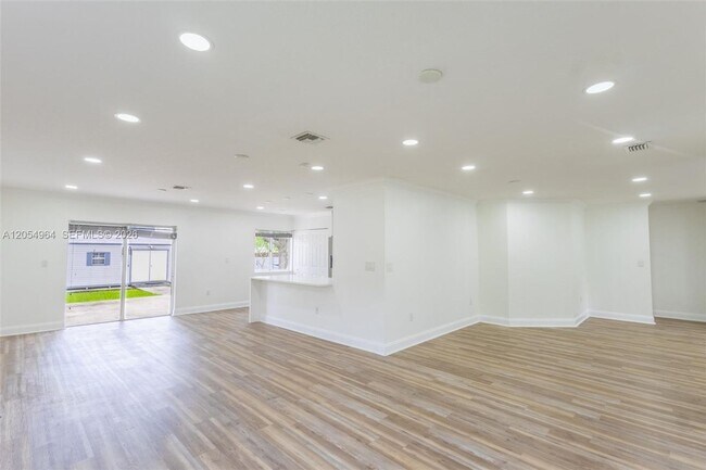 Building Photo - 30 NW 159th St