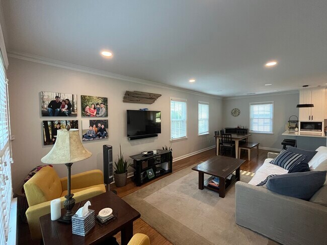 Foto del edificio - 5573 Normandy Rd