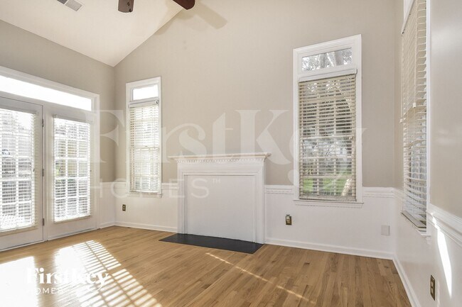 Foto del edificio - 6980 Avenbury Cir
