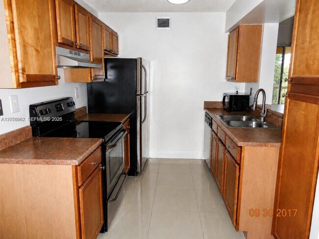 Foto del edificio - 4970 NW 97th Pl