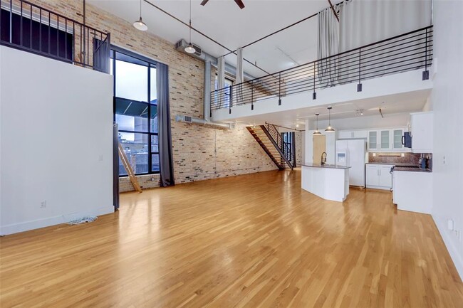 Building Photo - 411 Brazos St