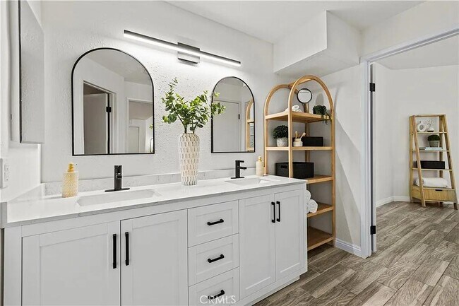 Building Photo - 24143 Del Monte Dr.