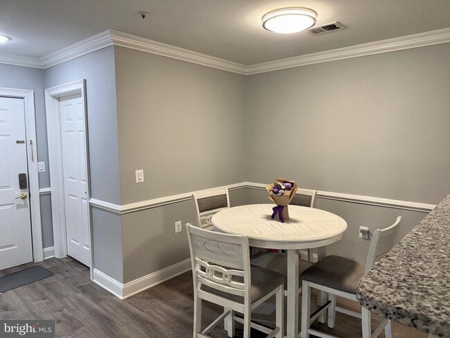 Building Photo - 1060 Gardenview Loop