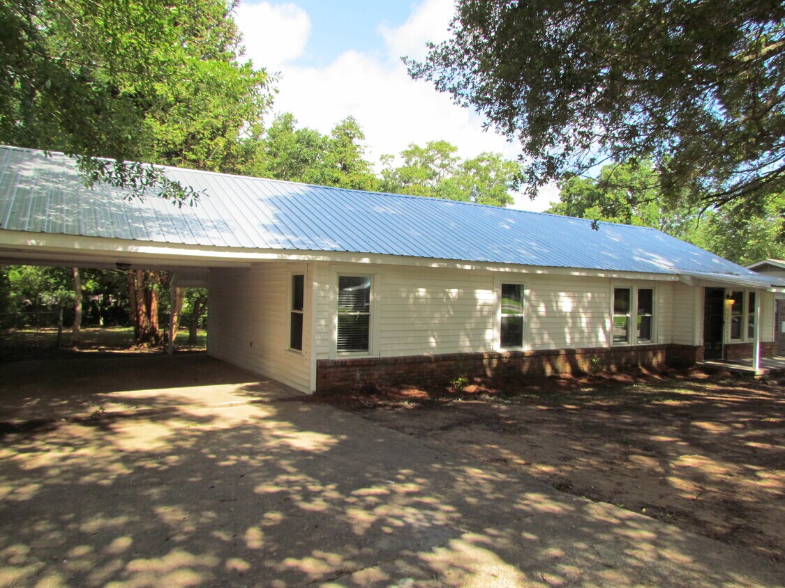 Primary Photo - 5070 Santos Dr W