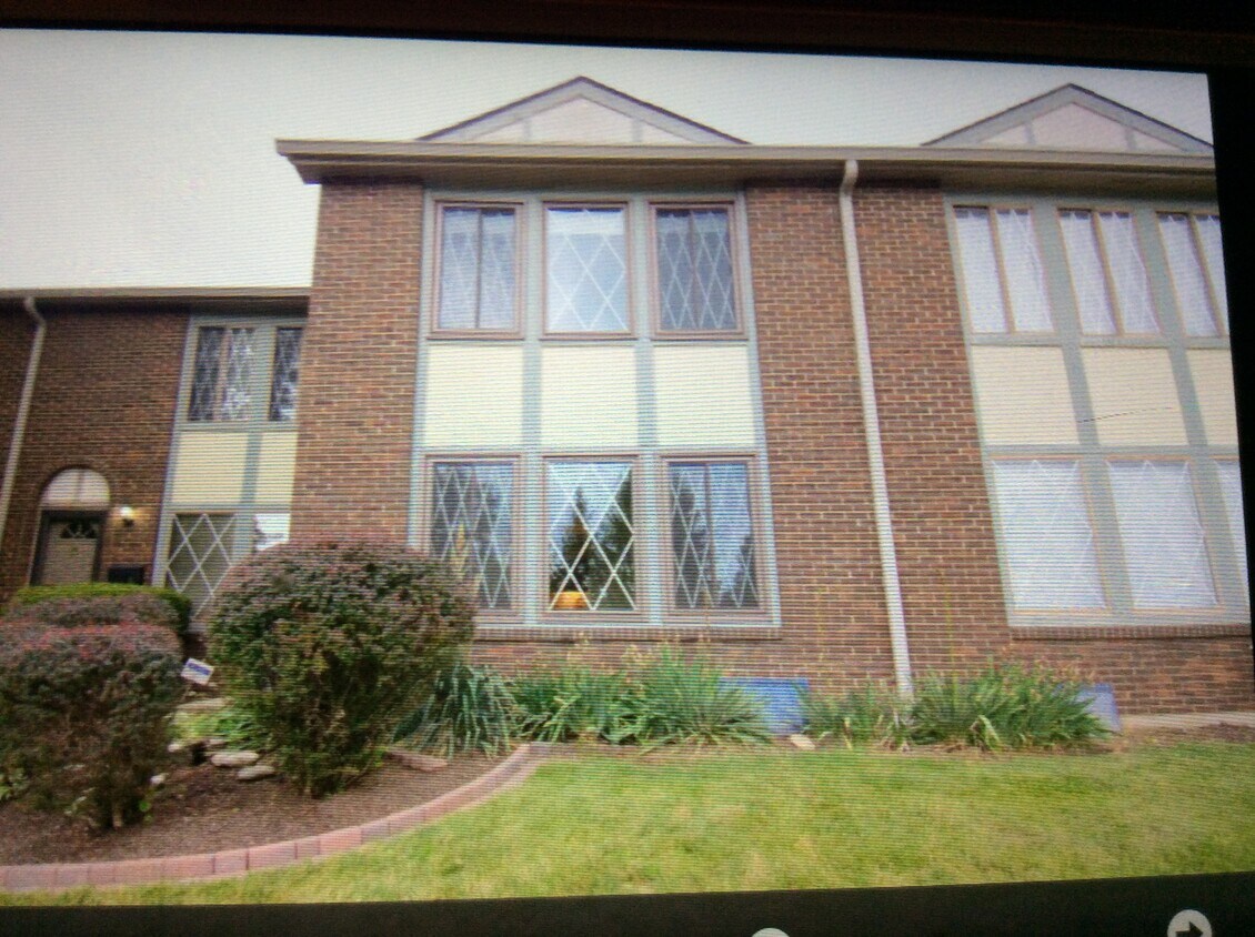 3276 Valley Ln S, Columbus, OH 43231 Townhome Rentals in Columbus OH