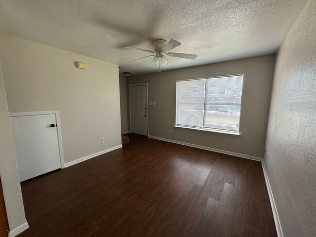 Building Photo - 1210 Monroe Loop