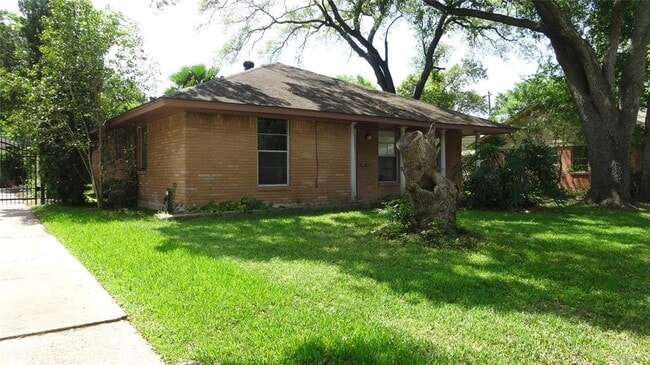 Building Photo - 4009 Newshire Dr