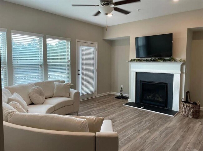 Foto del edificio - 363 Commons Ave