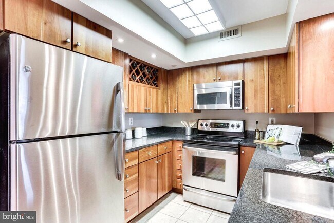Kitchen - 2400 Clarendon Blvd