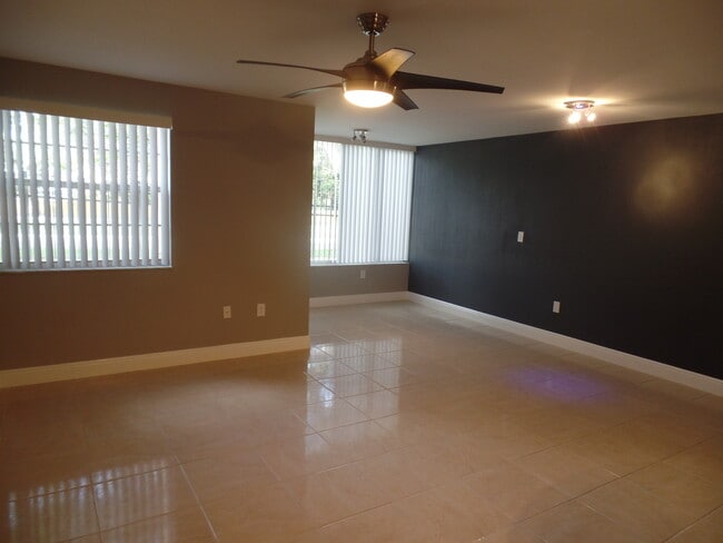 Building Photo - 2890 N Oakland Forest Dr