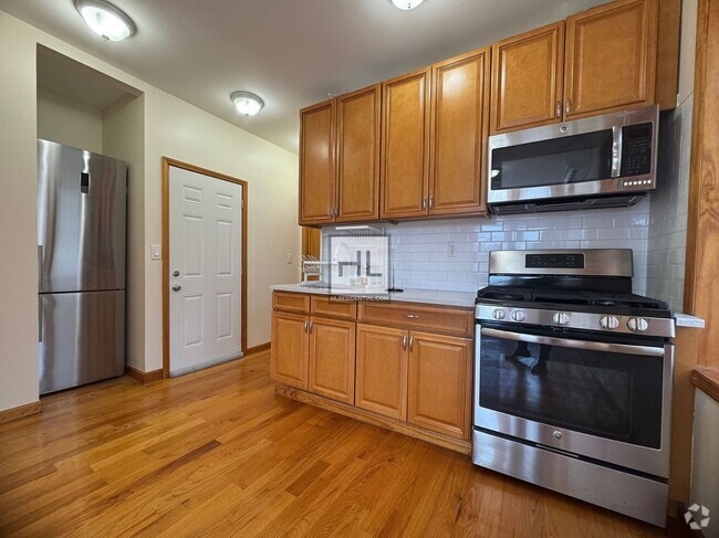 Building Photo - Fully Renovated 1-Bedroom Apartment in the...