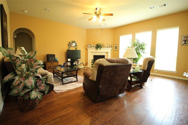 Building Photo - 20607 Elderwood Terrace Dr