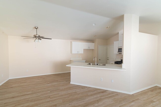 Foto del interior - SINGLE STORY HOMES INSIDE GATED COMMUNITY ...