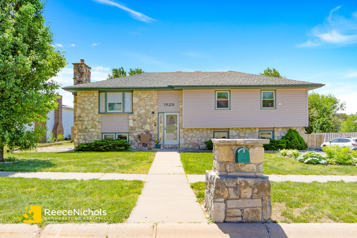 Foto principal - Great home in wonderful neighborhood!