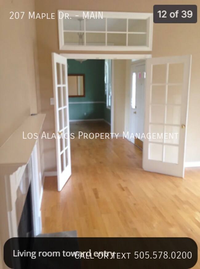 Foto del edificio - 207 Maple Dr